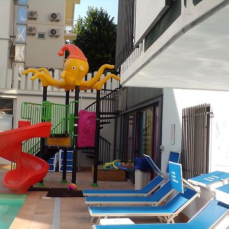 Hotel 2000 Ріміні Екстер'єр фото