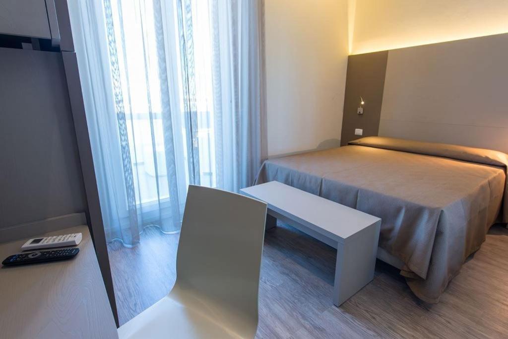 Hotel 2000 Ріміні Екстер'єр фото