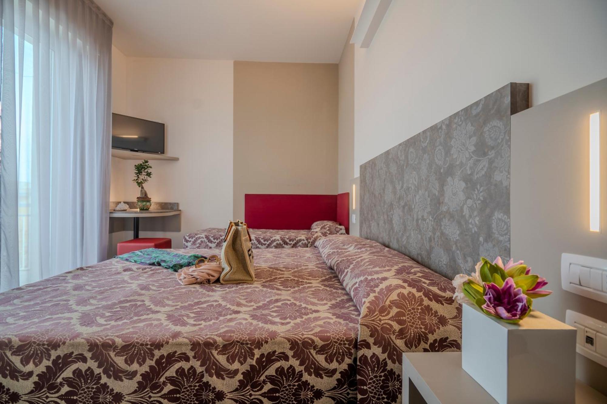 Hotel 2000 Ріміні Екстер'єр фото