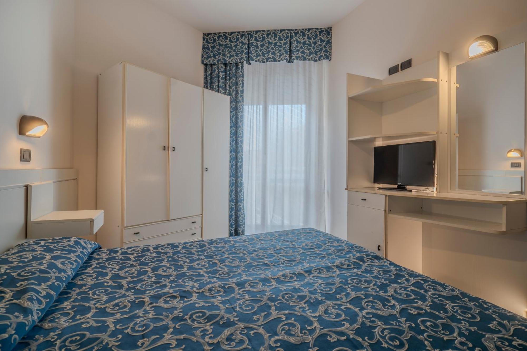 Hotel 2000 Ріміні Екстер'єр фото