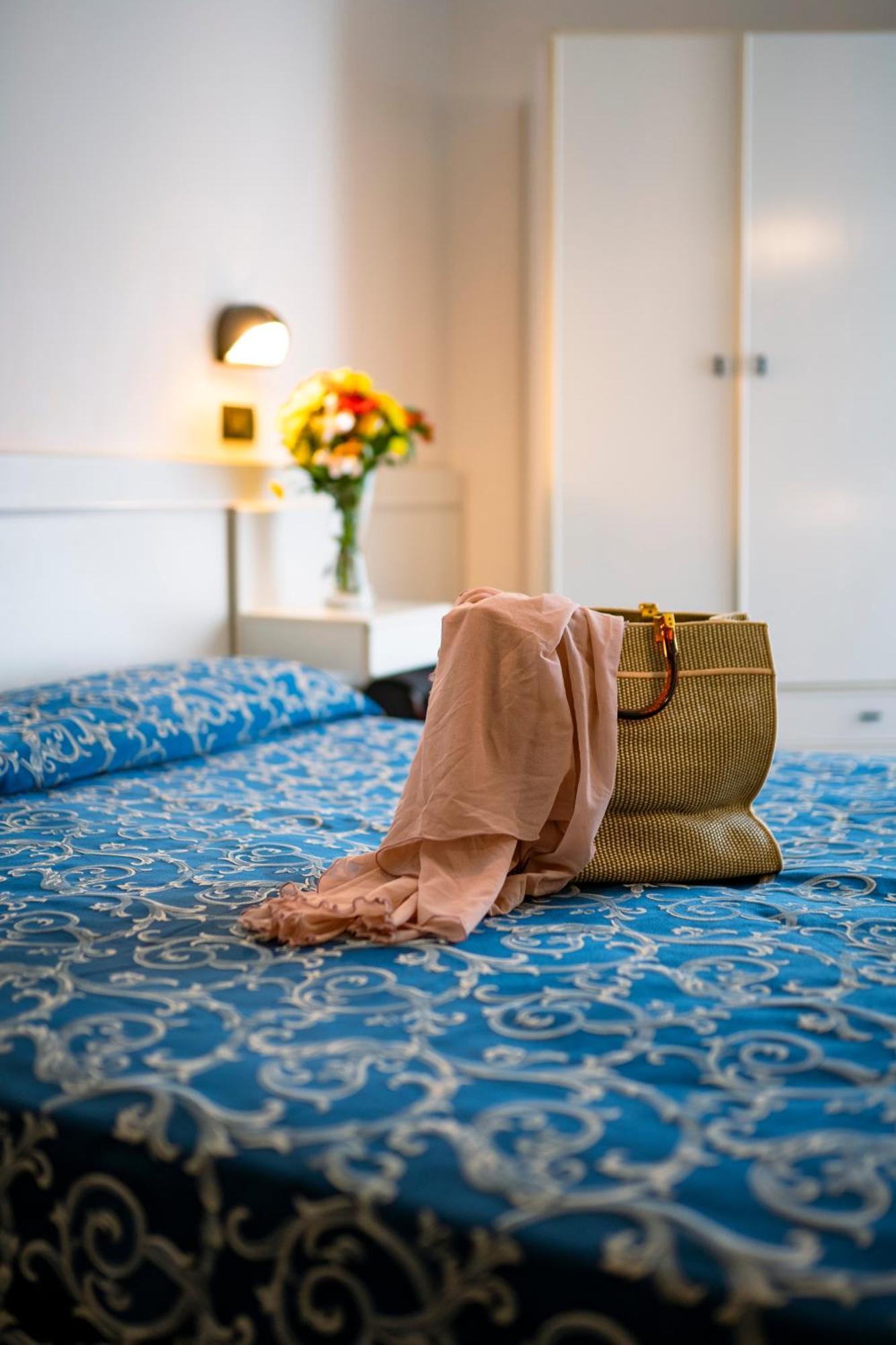 Hotel 2000 Ріміні Екстер'єр фото