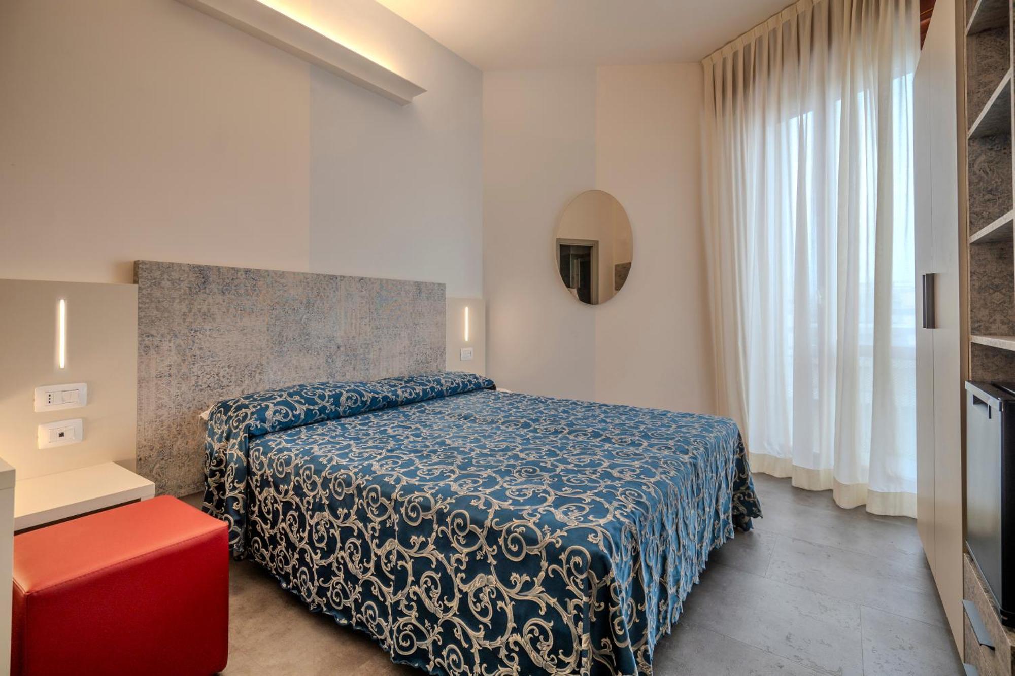 Hotel 2000 Ріміні Екстер'єр фото