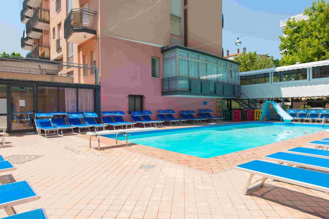 Hotel 2000 Ріміні Екстер'єр фото