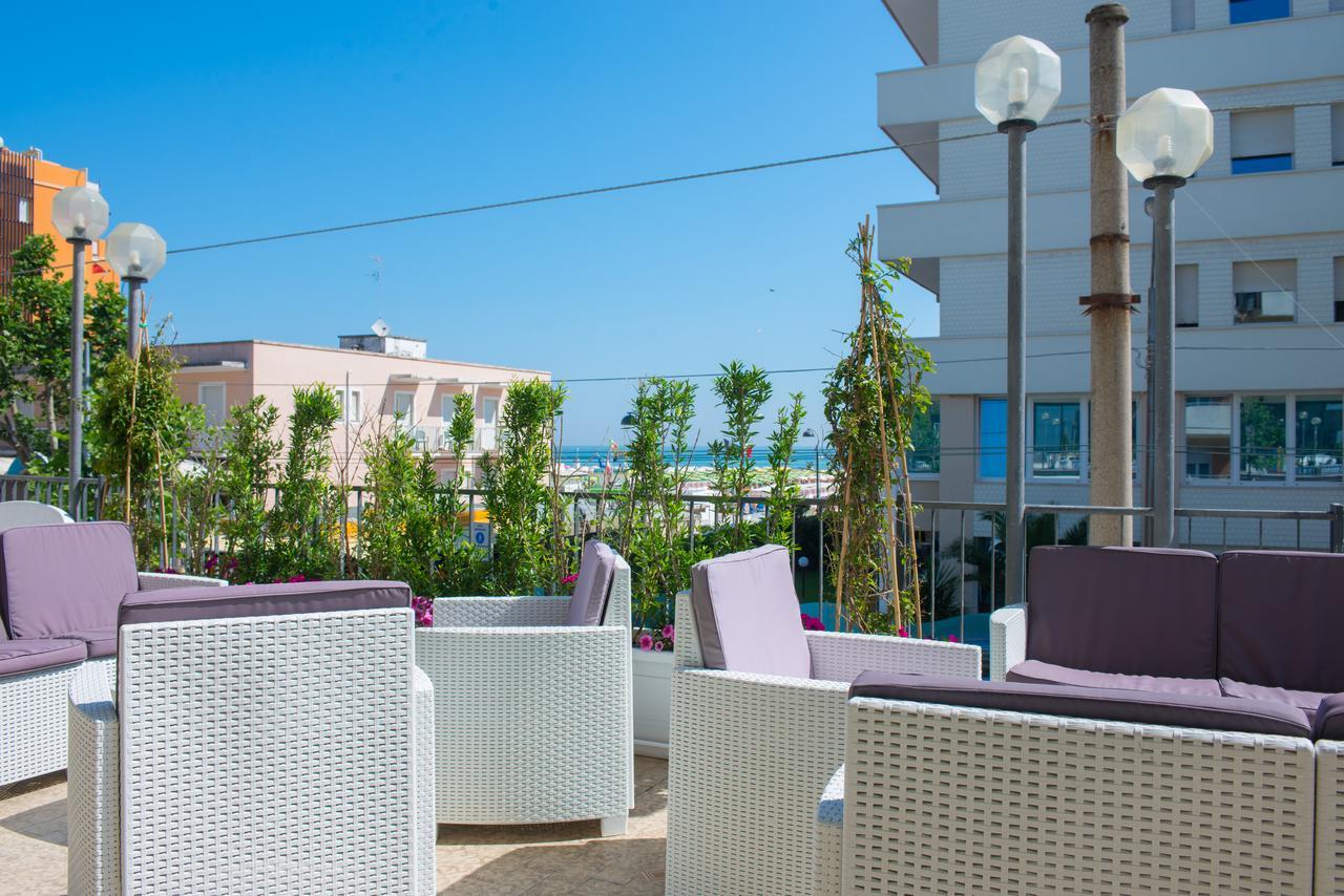 Hotel 2000 Ріміні Екстер'єр фото