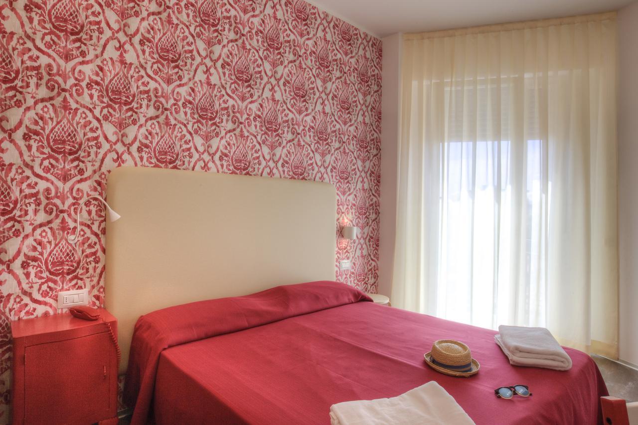 Hotel 2000 Ріміні Екстер'єр фото